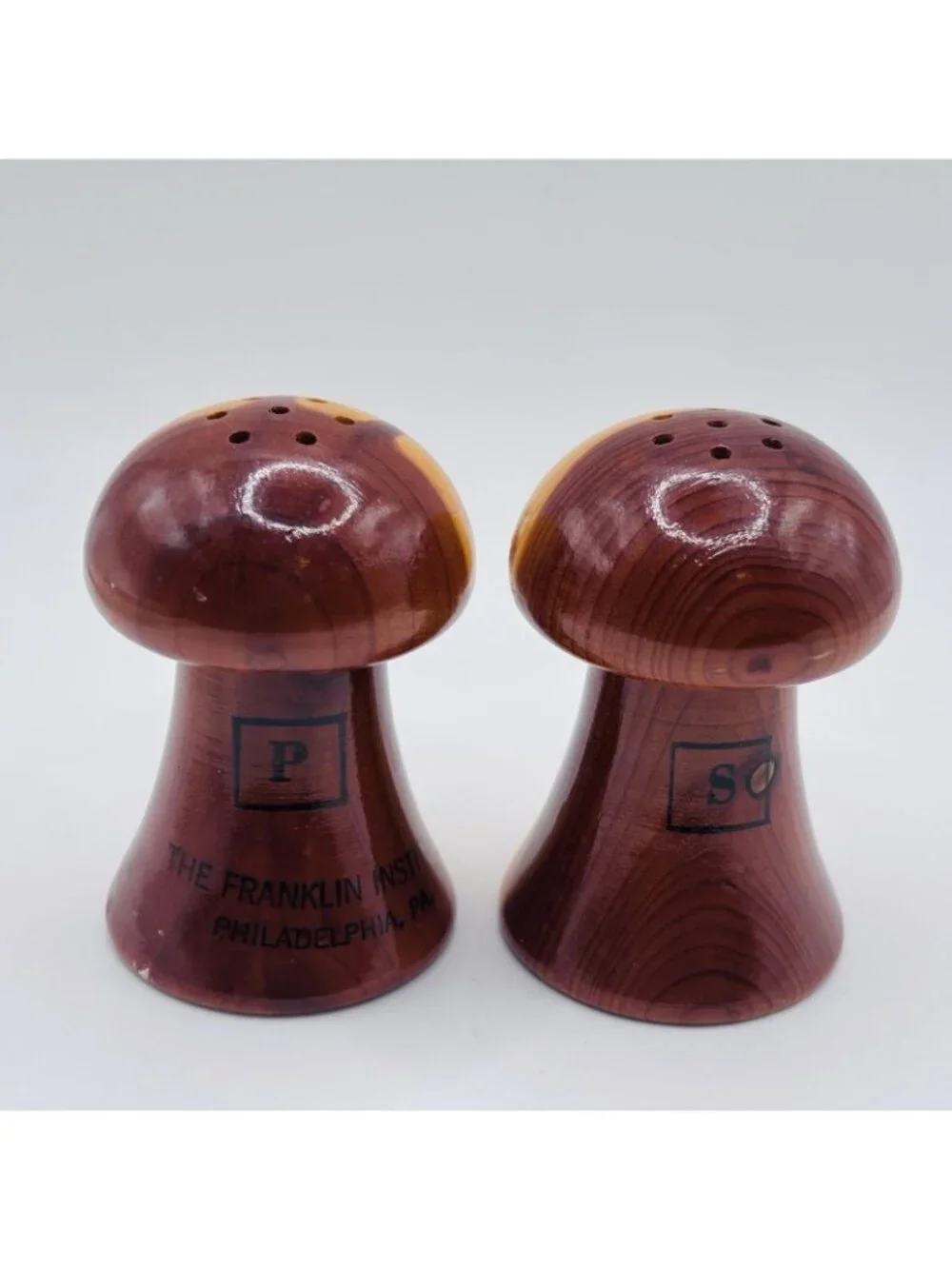 Vintage Wooden Franklin Inst. PA Souvenir Mushroom Salt & Pepper Shakers. RARE!
